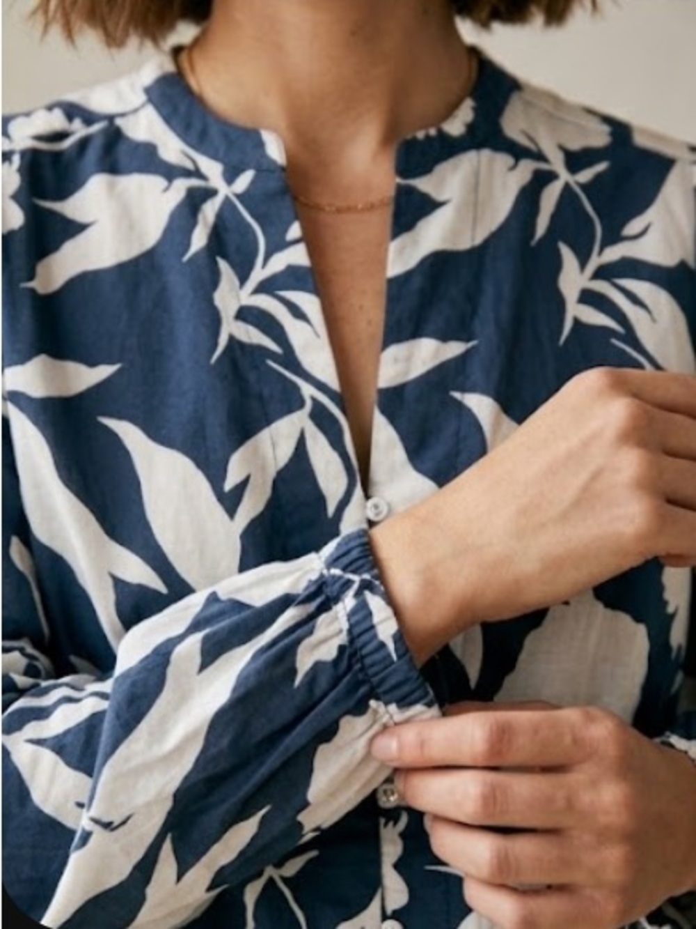 Like New! Blue & White Floral Cotton Blouse | Size S (fits Size M)
